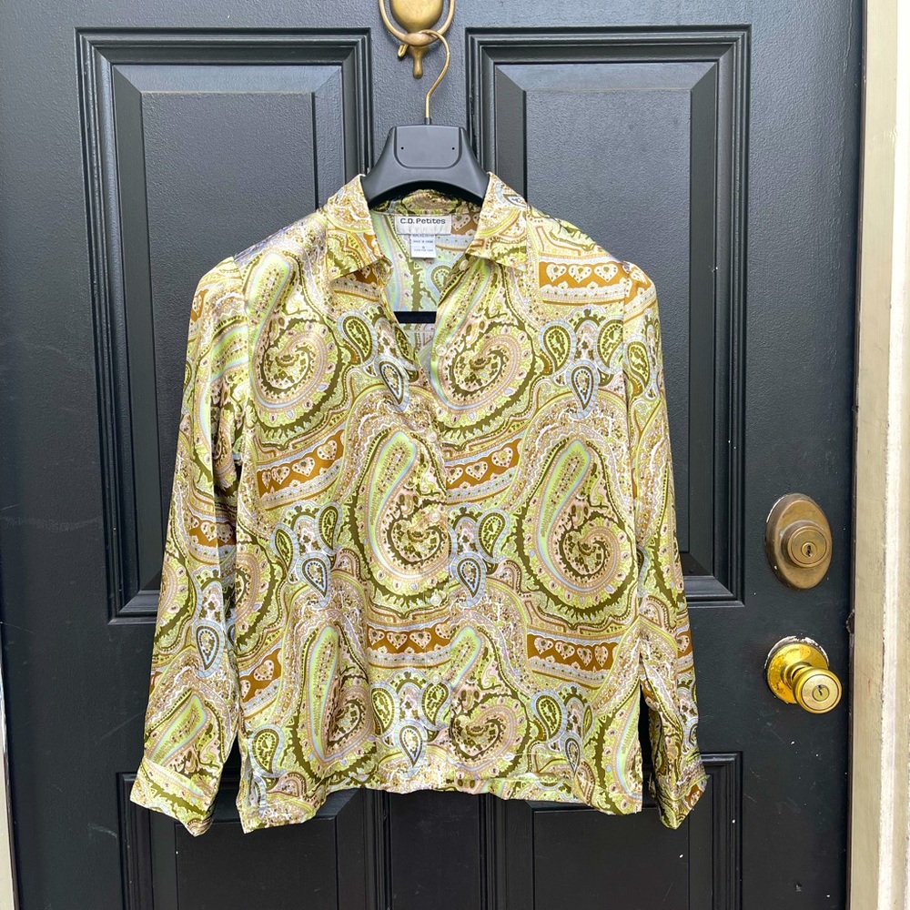 C.D.Petites button down shirt size S
